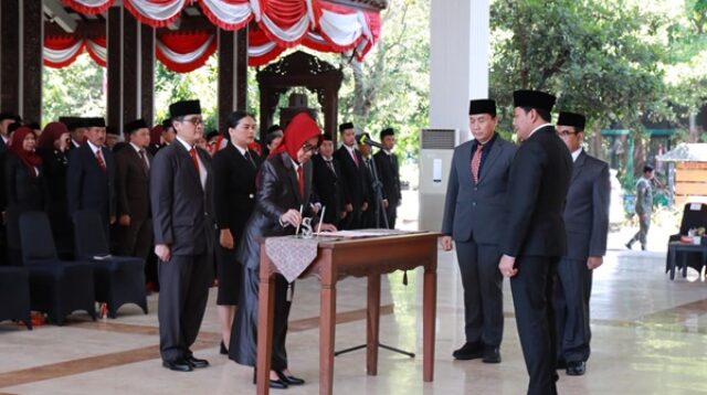 Bupati Subandi Rotasi 10 Pejabat Eselon II