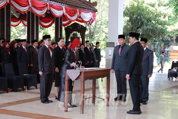 Bupati Subandi Rotasi 10 Pejabat Eselon II