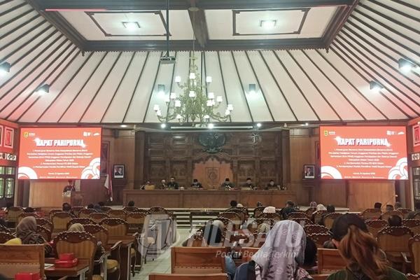 Rapat Paripurna DPRD Kabupaten Klaten yang membahas pembentukan Panitia Khusus (Pansus) terkait dana nasabah Perusahaan Daerah Badan Kredit Kecamatan (PD BKK) Klaten