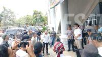 Ratusan massa saat aksi di depan Kantor DPRD Oku Ratusan massa saat aksi di depan Kantor DPRD Oku