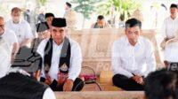 Tampak Ketua MPR RI Ahmad Muzani didampingi Walikota Blitar Mas Ibin, Memimpin Doa Bersama di pusara Sang Proklamator Kemerdekaan Republik Indonesia Bung Karno Tampak Ketua MPR RI Ahmad Muzani didampingi Walikota Blitar Mas Ibin, Memimpin Doa Bersama di pusara Sang Proklamator Kemerdekaan Republik Indonesia Bung Karno