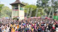 Tradisi Yaqowiyu Bukan Sekedar Rebutan Kue Apem