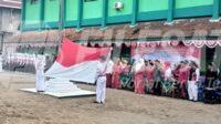 Upacara HUT RI ke-81 di Yayasan Al-Muttaqien Pancasila Sakti Klaten dengan petugas mengibarkan bendera Merah Putih, disaksikan para santri, guru, dan tamu undangan