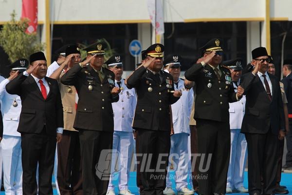 Upacara HUT ke-81 Kemerdekaan RI di Jember diikuti jajaran Forkopimda, TNI-Polri, dan pejabat daerah dengan sikap hormat