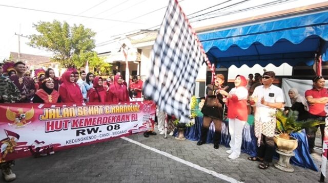 Wabup Mimik Idayana saat melepas Karnaval Jala Griya