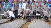 Waka Polri Pimpin Langsung Penanaman Perdana Bawang Putih Serentak