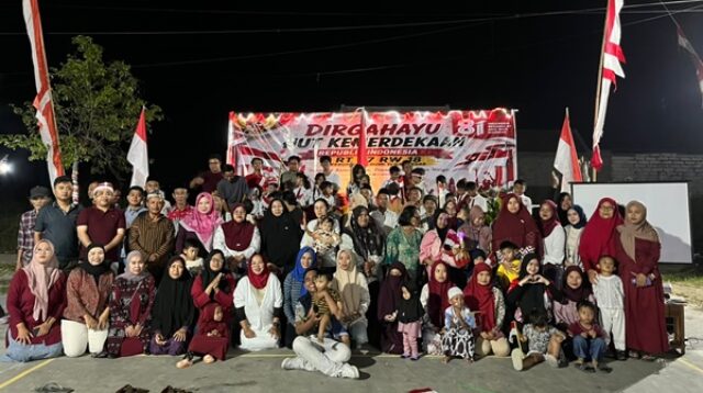 Warga BTB RT 07 RW 18 Gelar Malam Tirakatan