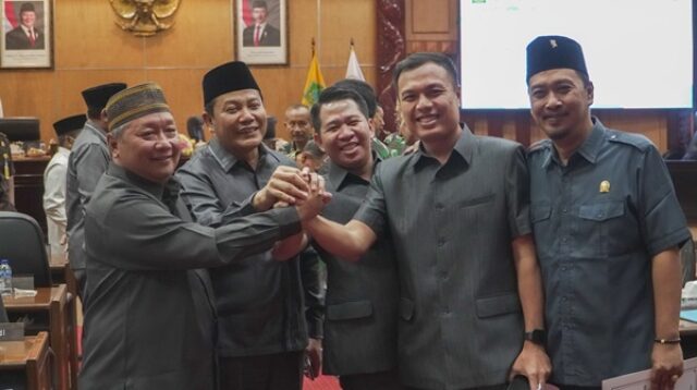 Bupati Sidoarjo saat hadiri Siang Paripurna DPRD Sidoarjo