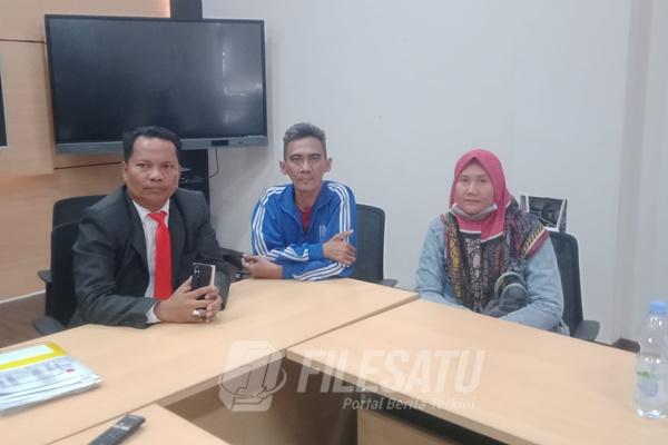 H. Iih Dulmuin mendatangi Kantor Bank BJB Karawang didampingi Kuasa Hukum