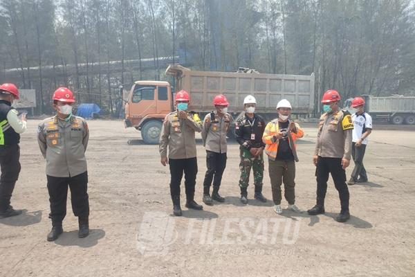 Kabid TIK Polda Sumsel Cek Titik Hotspot di Areal Penyimpanan Batu Bara PT Semen Baturaja