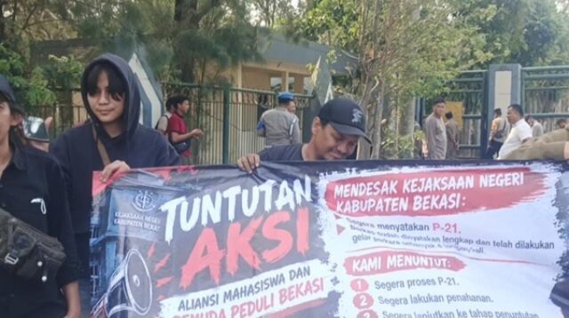 Aksi Aliansi Mahasiswa dan Pemuda Bekasi Bersatu
