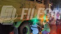 Dua Motor Bertabrakan di Sukodono, Pengendara Terjatuh ke Bawah Truk Gandeng Dua Motor Bertabrakan di Sukodono, Pengendara Terjatuh ke Bawah Truk Gandeng
