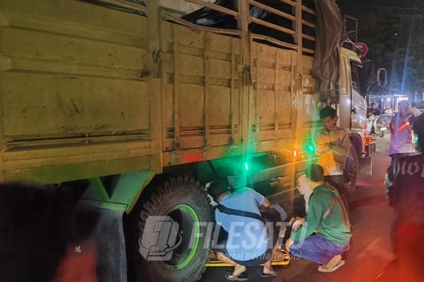 Dua Motor Bertabrakan di Sukodono, Pengendara Terjatuh ke Bawah Truk Gandeng