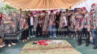 Kader LMP saat berfoto bersama usai prosesi tabur bunga Kader LMP saat berfoto bersama usai prosesi tabur bunga
